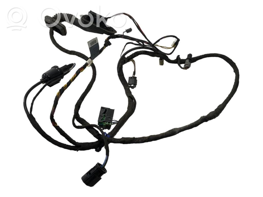 Aizmugurējo durvju vadu instalācija