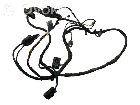 Aizmugurējo durvju vadu instalācija