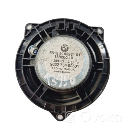 Skaļrunis (-i) pakaļējās durvīs