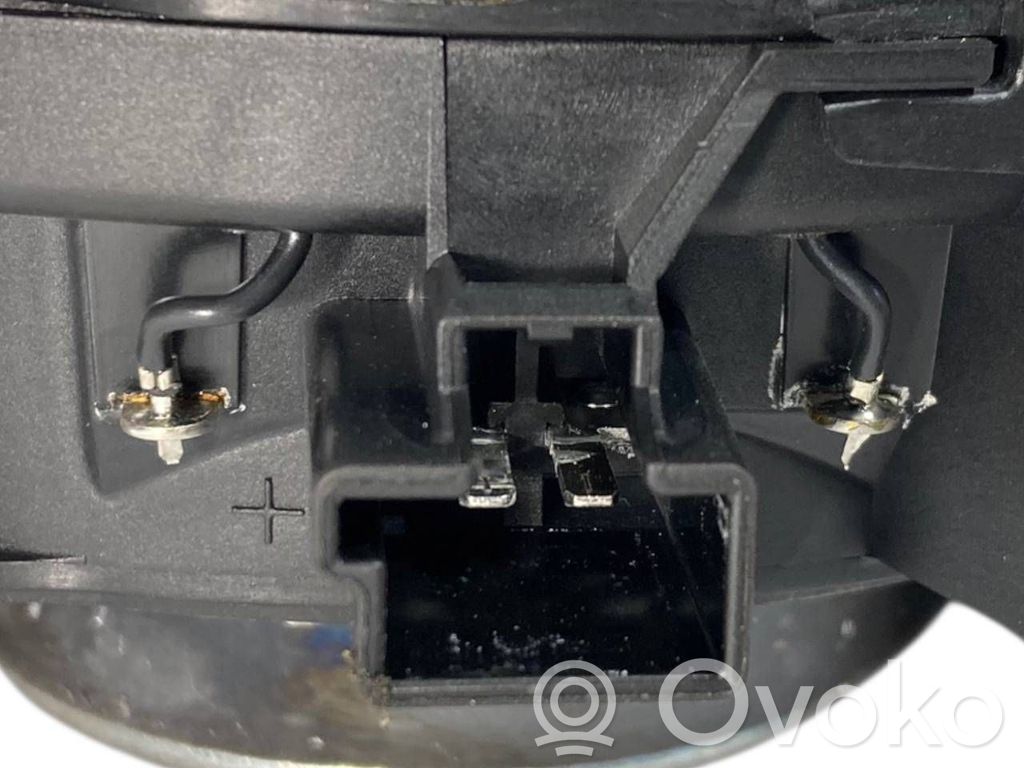 Skaļrunis (-i) pakaļējās durvīs