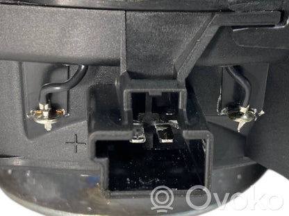 Skaļrunis (-i) pakaļējās durvīs