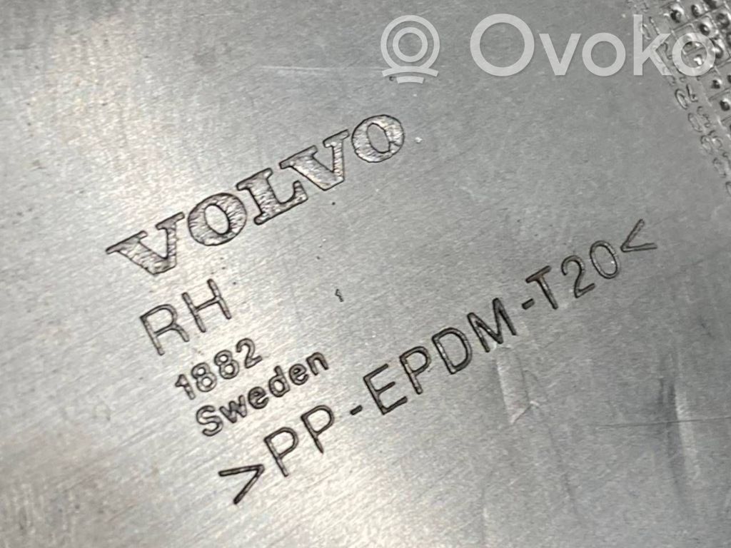 Bagāžnieka sānu apakšējās apdares panelis