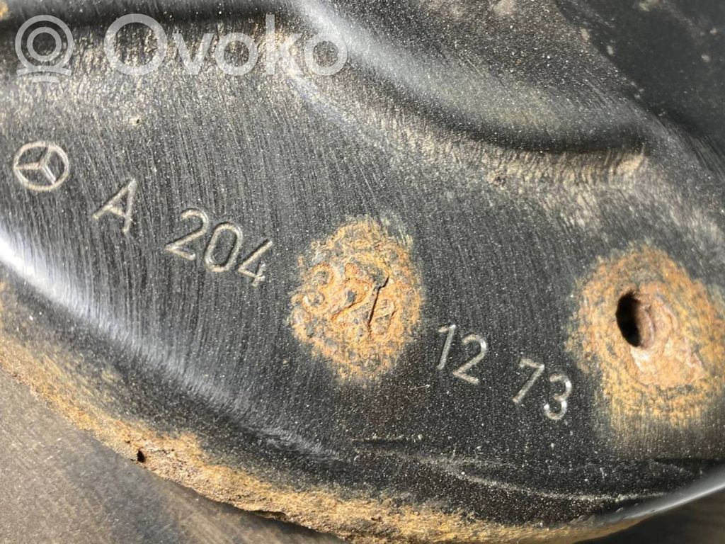 Priekšpusē amortizators ar atsperi