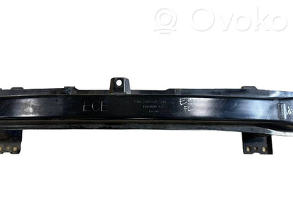 Priekšpusē bampera sija / balka