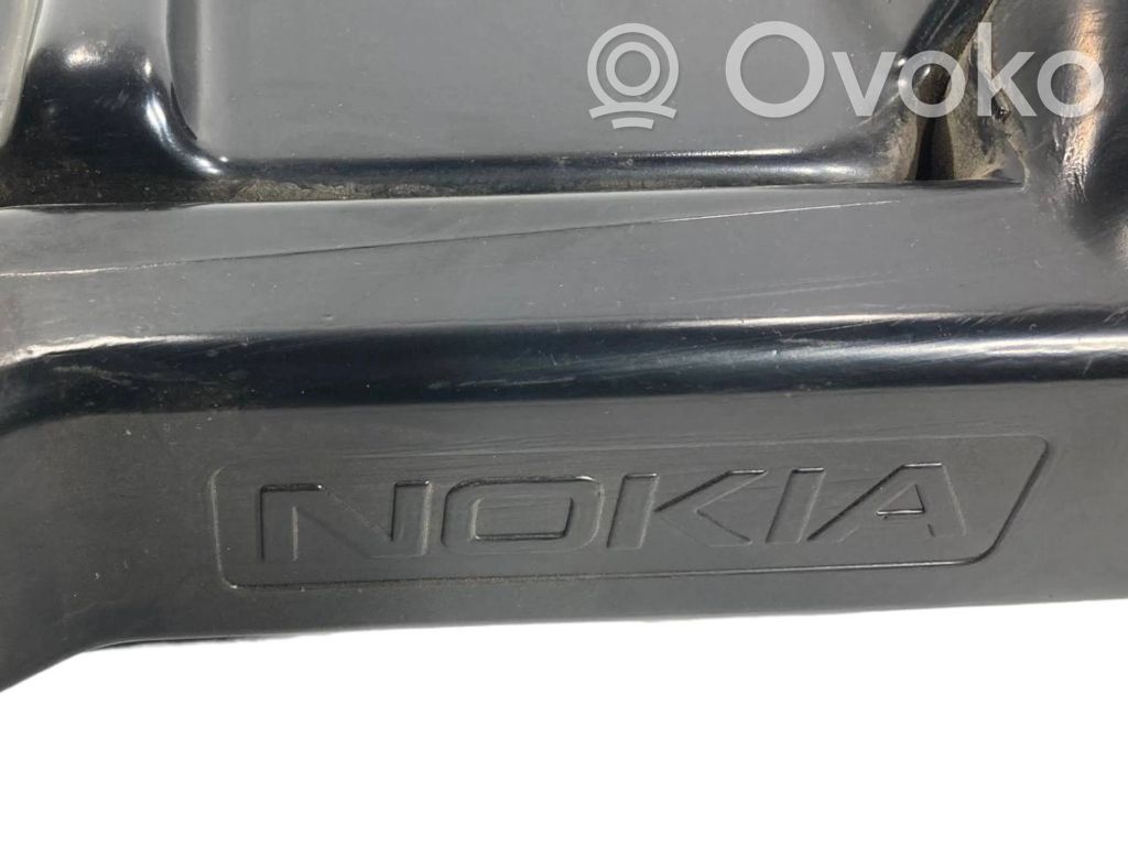 Skaļrunis (-i) aizmugurējā palodzē