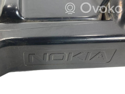 Skaļrunis (-i) aizmugurējā palodzē