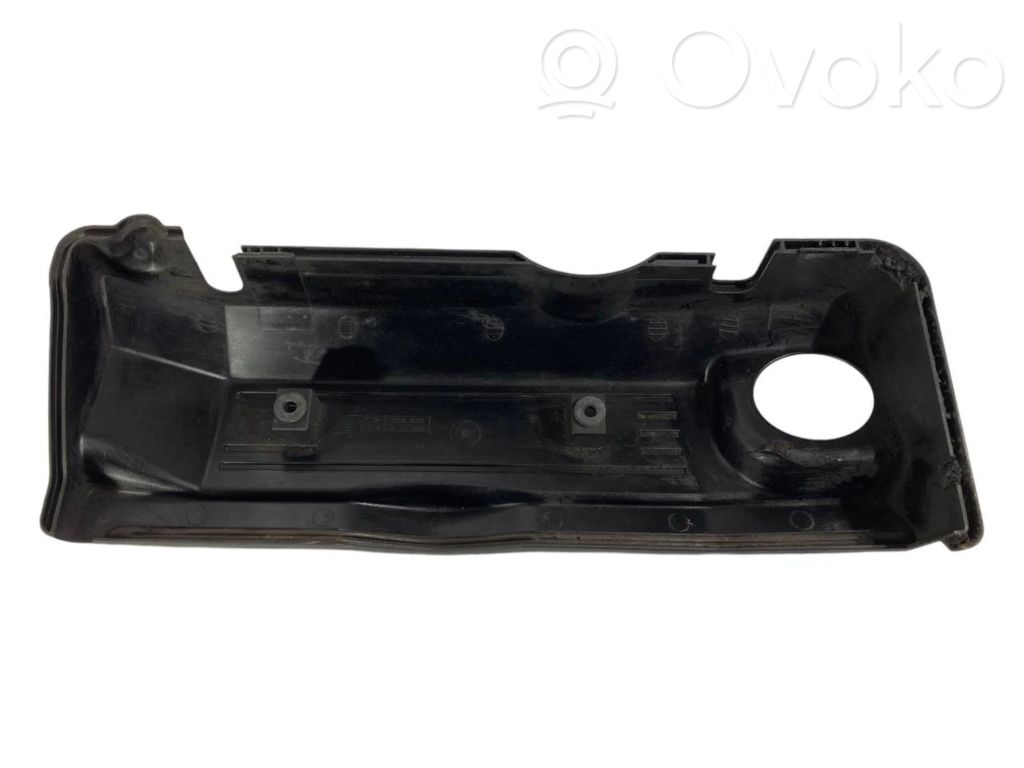 Dzinēja pārsegs (dekoratīva apdare)