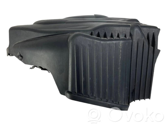 Dzinēja pārsegs (dekoratīva apdare)