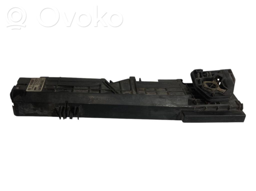 Radiatora (-u) turētājs / kronšteins