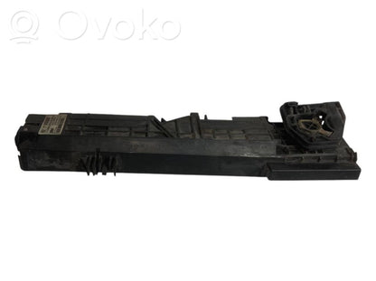 Radiatora (-u) turētājs / kronšteins