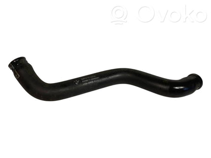 Caurulīte (-es) / šļūtene (-es)