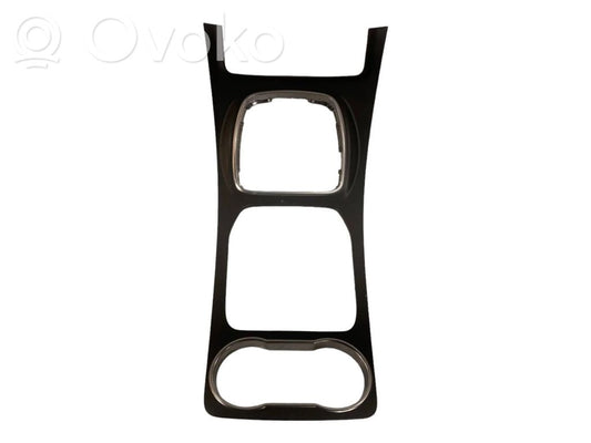 Ātrumu pārslēgšanas sviras dekoratīvā apdare (plastmasas)