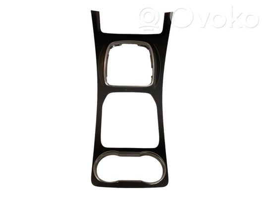 Ātrumu pārslēgšanas sviras dekoratīvā apdare (plastmasas)