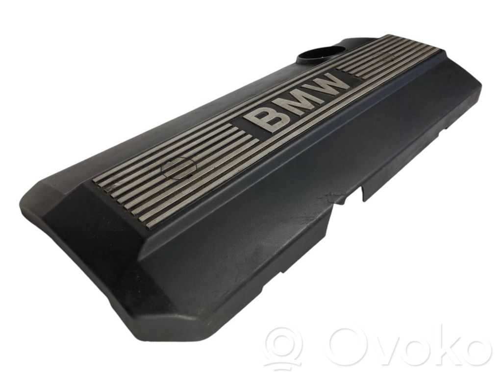 Dzinēja pārsegs (dekoratīva apdare)