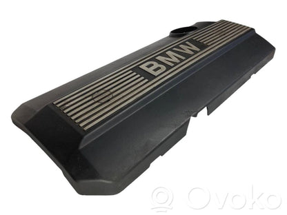 Dzinēja pārsegs (dekoratīva apdare)