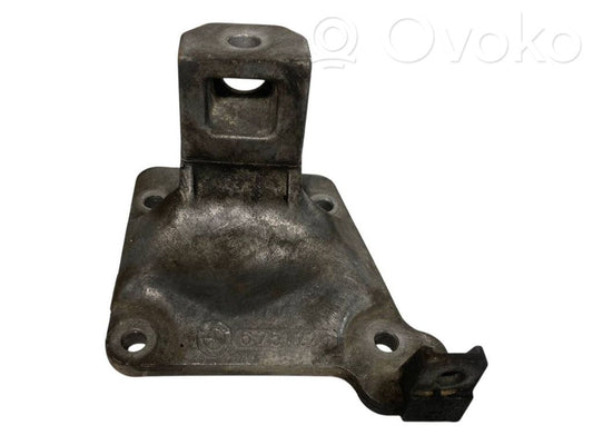 Engine mounting bracket