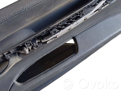 Apšuvums aizmugurējām durvīm