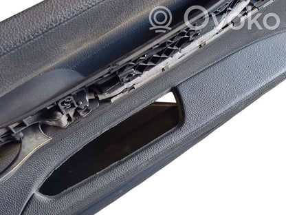 Apšuvums aizmugurējām durvīm