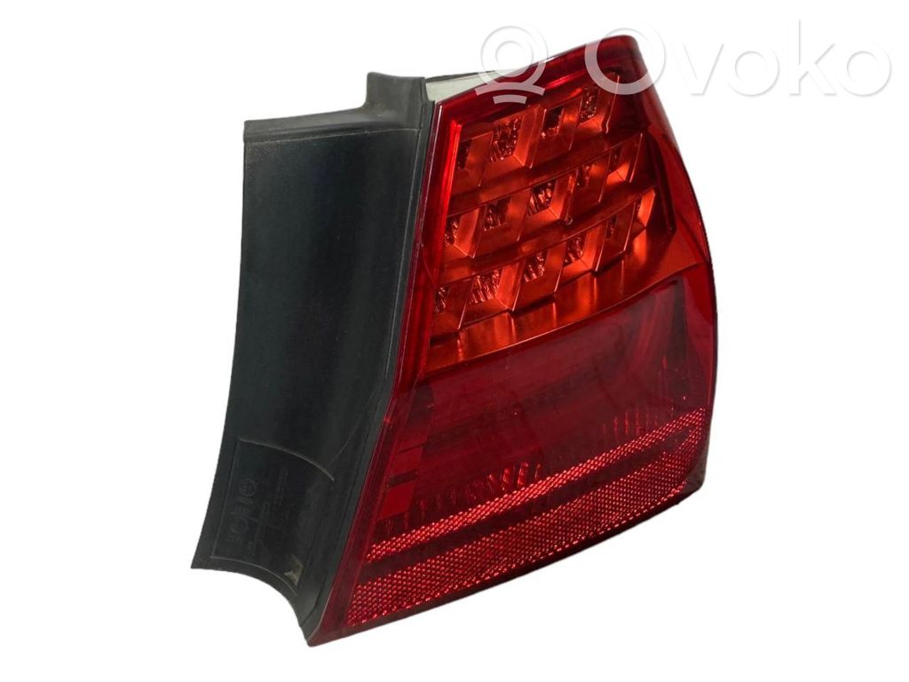 Aizmugurējais lukturis virsbūvē