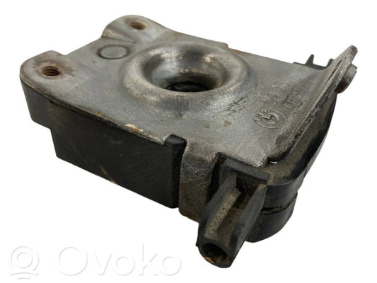 Замок капота двигателя