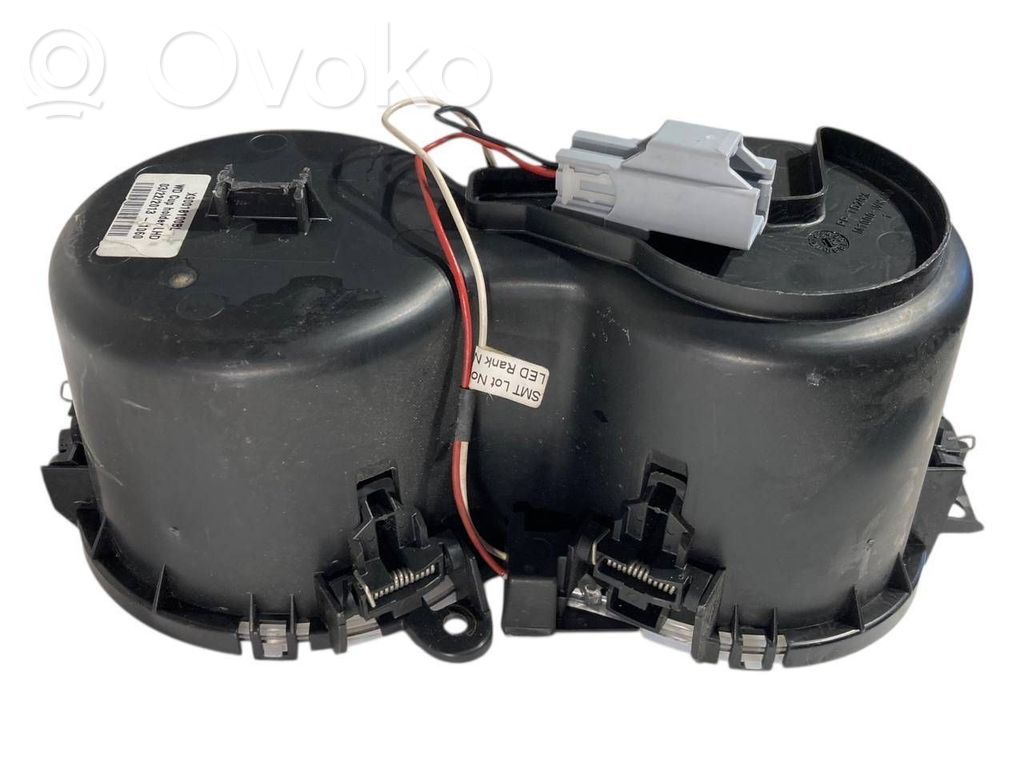 Glāžu turētājs (priekšā)