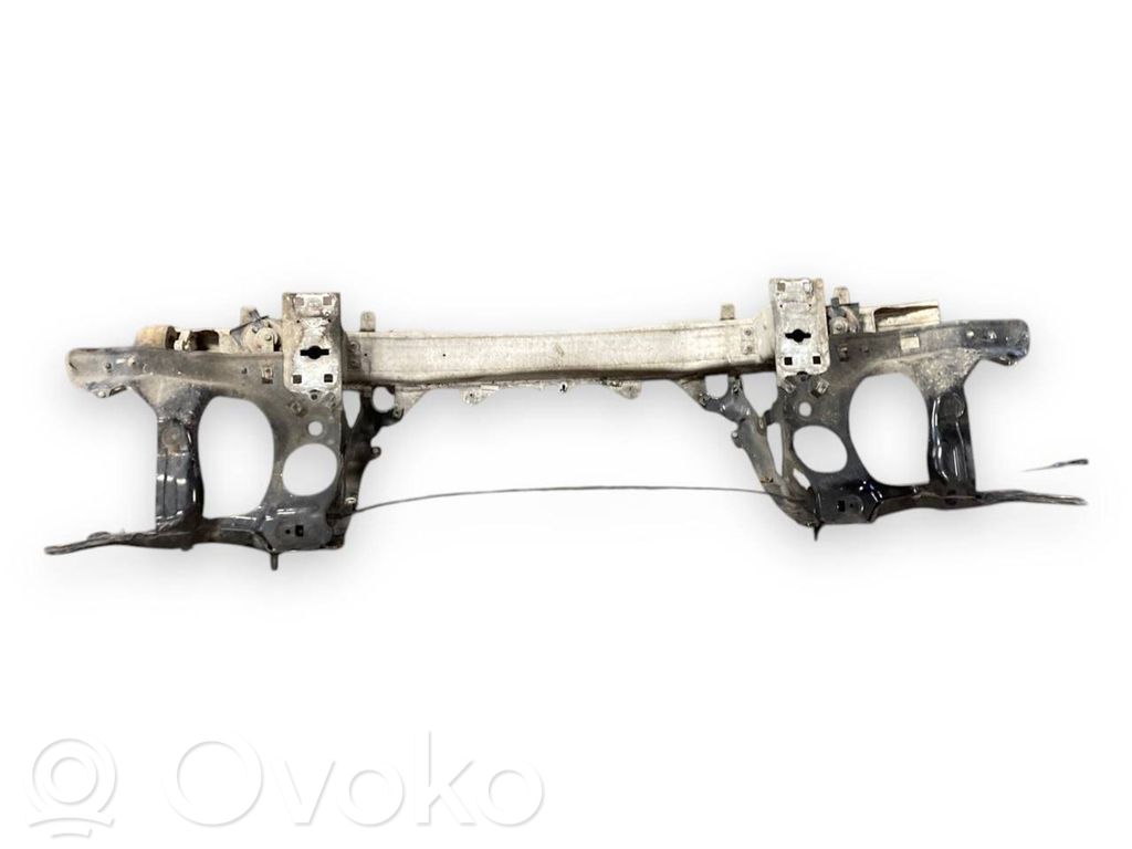 Priekšpusē bampera sija / balka