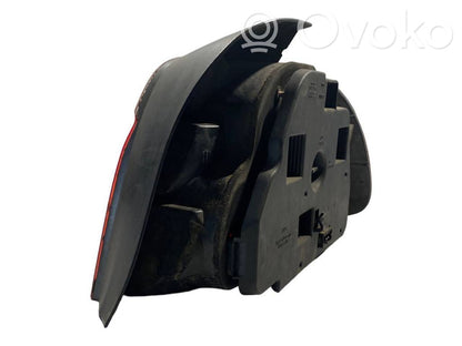 Aizmugurējais lukturis virsbūvē