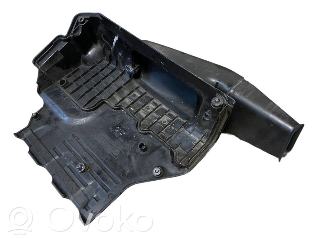 Dzinēja pārsegs (dekoratīva apdare)