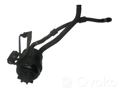 Stūres pastiprinātāja šķidruma tvertne