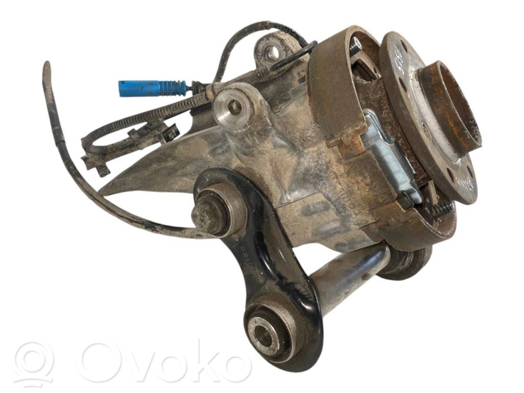 Aizmugurē riteņa rumbas vārpstas šarnīrs (stupica, capfa)