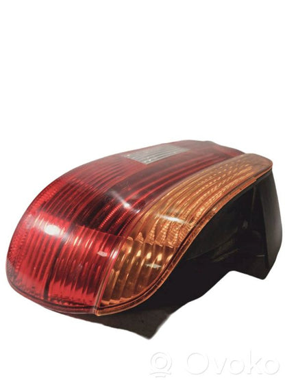 Aizmugurējais lukturis virsbūvē