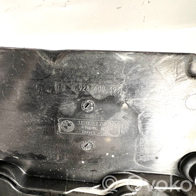 Engine cover (decorative trim)