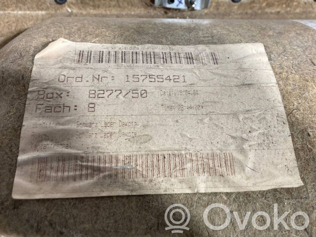 Apšuvums aizmugurējām durvīm