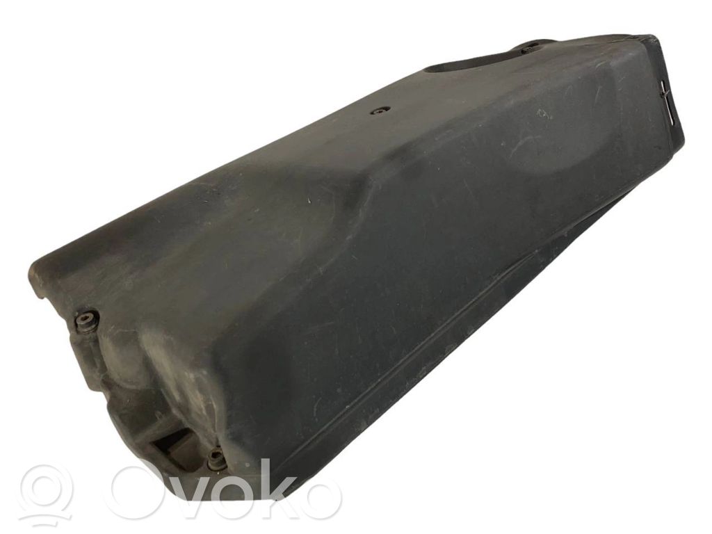 Engine cover (decorative trim)