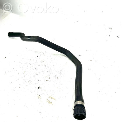 Caurulīte (-es) / šļūtene (-es)