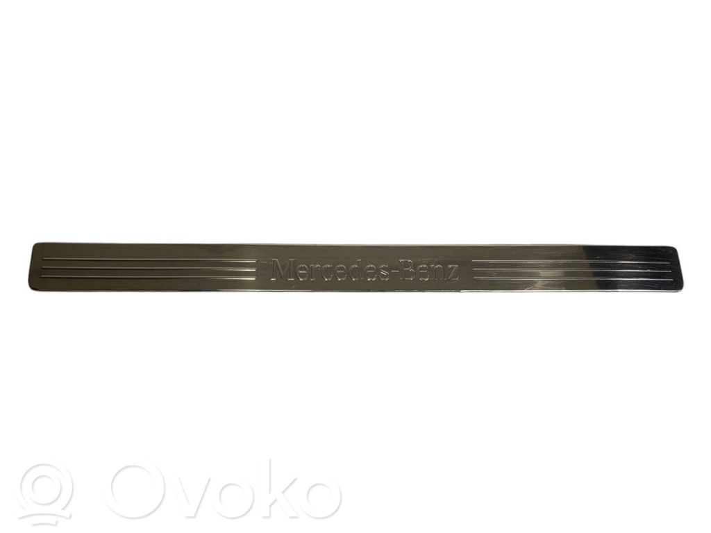 Priekšējā sliekšņa dekoratīvā apdare (iekšējā)