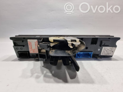 Gaisa kondicioniera / klimata kontroles / salona apsildes vadības bloks (salonā)