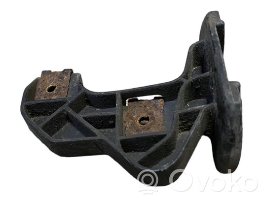 Priekšpusē bampera turētājs