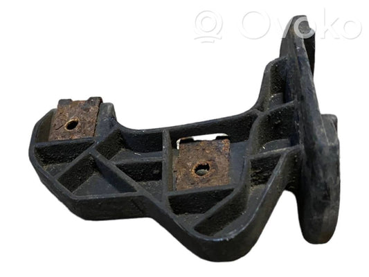 Priekšpusē bampera turētājs