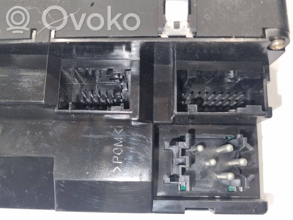 Window lift control switch(es)