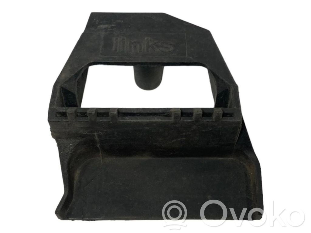 Radiator(s) holder/bracket