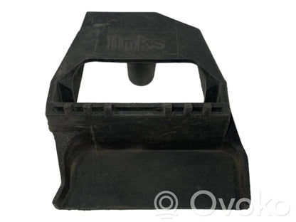 Radiator(s) holder/bracket
