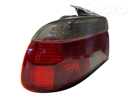 Aizmugurējais lukturis virsbūvē