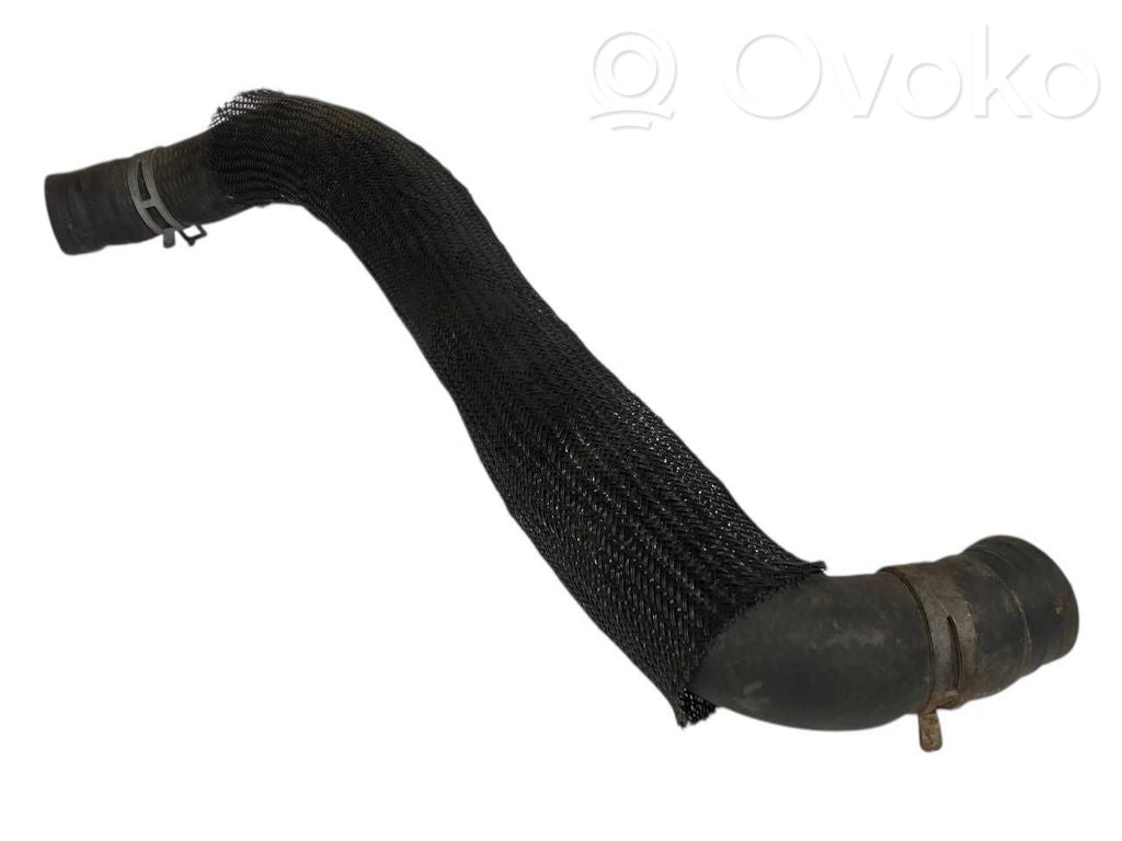 Caurulīte (-es) / šļūtene (-es)