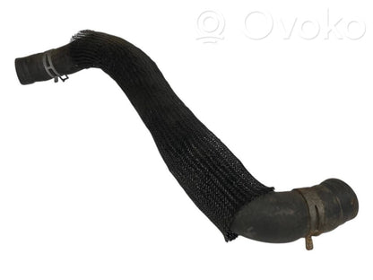 Caurulīte (-es) / šļūtene (-es)