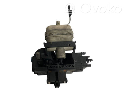 Aizmugurējā pārsega slēdzene