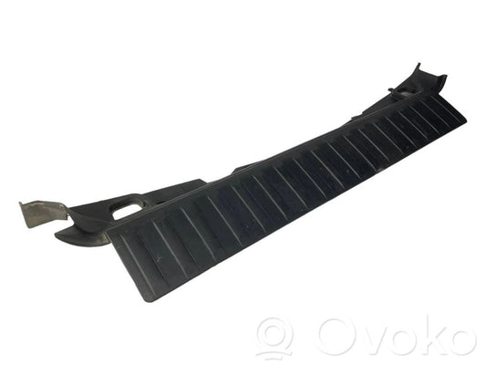 Bagāžnieka sānu apakšējās apdares panelis