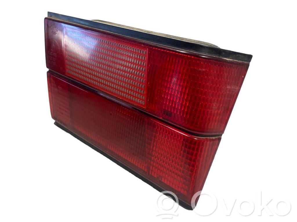 Aizmugurējais lukturis pārsegā