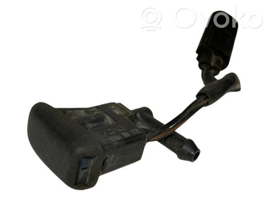 Mazgāšanas šķidruma smidzinātājs (-i) priekšējam logam