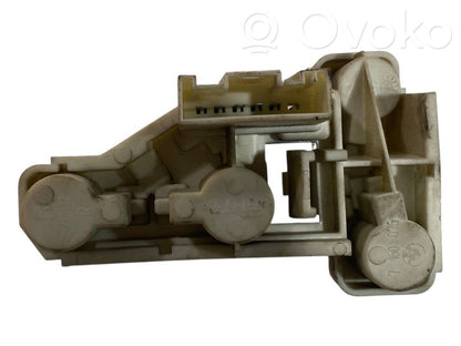 Aizmugures spuldzes vāka turētājs